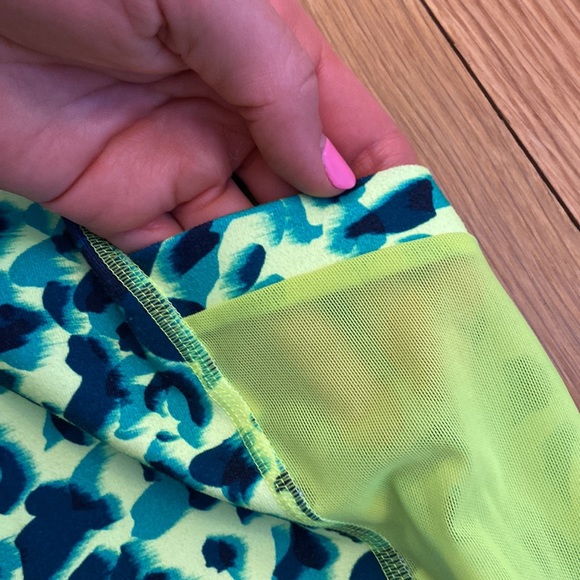 Fabletics Powerhold leggings cheetah print green and yellow - Picture 4 of 5